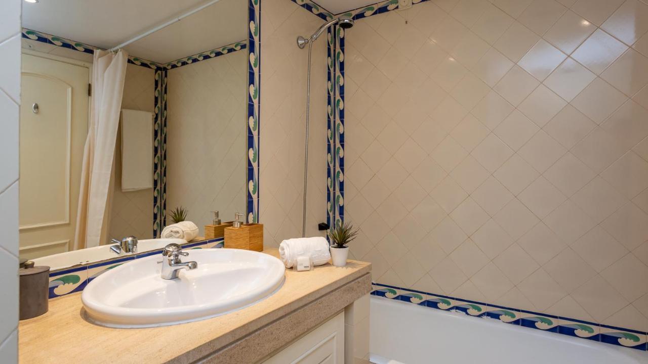 Marina 2Bdr Apartment With Balcony & Pool - 5Min From Beach By Lovelystay Quarteira Zewnętrze zdjęcie